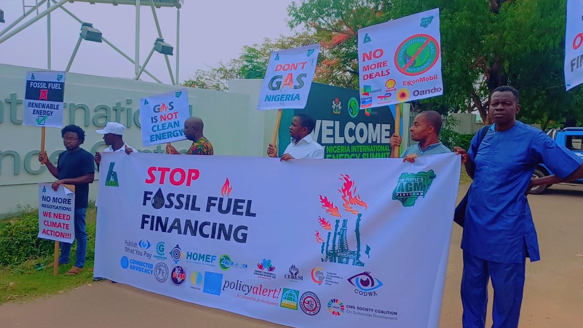 aneejnigeria's tweet photo. Ongoing at the entrance of Abuja International Conference Centre: @agm_the led by ANEEJ Programme Manager, @ighodi, holds #StopFossilFuelFinancing campaign to send strong messages to @NGRPresident, Oil multinationals & Investors to direct their investment towards renewable energy https://t.co/amCZ7y6zLB
