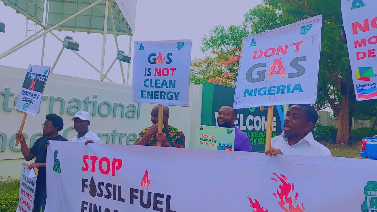 aneejnigeria's tweet photo. Ongoing at the entrance of Abuja International Conference Centre: @agm_the led by ANEEJ Programme Manager, @ighodi, holds #StopFossilFuelFinancing campaign to send strong messages to @NGRPresident, Oil multinationals & Investors to direct their investment towards renewable energy https://t.co/amCZ7y6zLB