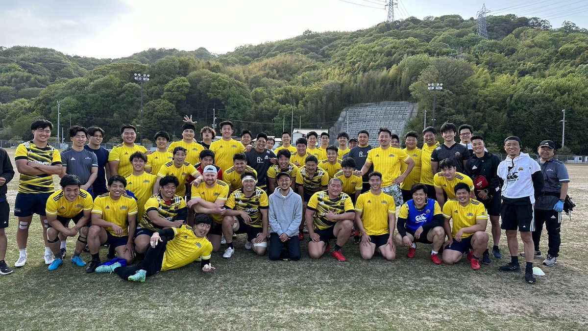 rrrfc2020's tweet photo. シーズン中にチーム専属の番記者としてレグリオンズの記事を書いていただいた湊さんが、今シーズンのグランド最後の取材でした。たくさんの記事ありがとうございました。

#レッドレグリオンズ
#NTTリーグワン https://t.co/f1NFllEGpq