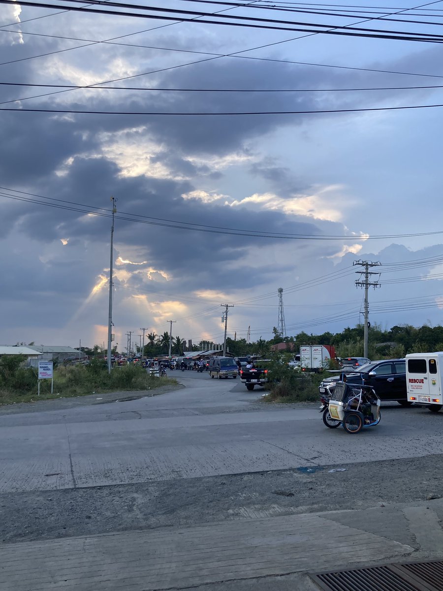 YourDaddyKylo's tweet photo. katamad pa umuwi, traffic. Sino Free dito sa Cab? 

#altercabanatuan #altercab https://t.co/19lXKBKdv8