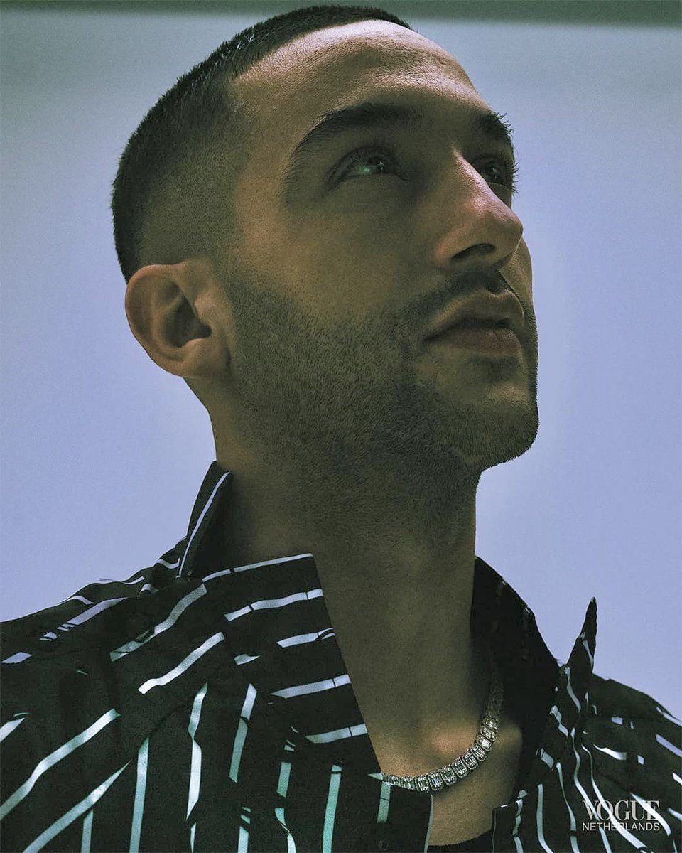 Hziyech_93's tweet photo. Hakim ziyech taking photos today together @NLVogue 
 🖤😎🇲🇦

#ziyech #wizardziyech #hakimziyech https://t.co/kiKso5q8Lf