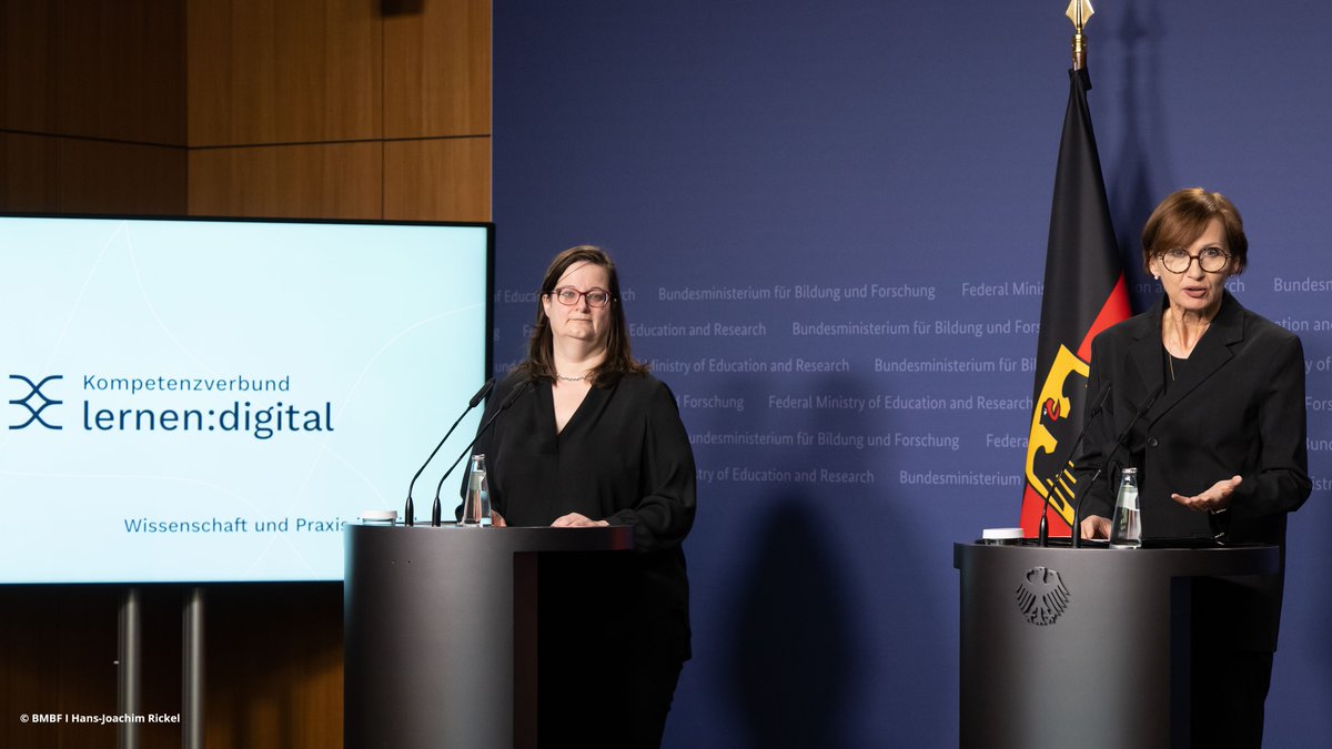 BMBF (@bmbf_bund) on Twitter photo Besserer digitaler #Unterricht: Dafür startet das erste Kompetenzzentrum im #MINT-Bereich seine Arbeit. Bundesministerin <a href="/starkwatzinger/">Bettina Stark-Watzinger</a> stellte den Kompetenzverbund lernen:digital in Berlin vor: bmbf.de/bmbf/shareddoc……
<a href="/ForumBilDig/">Forum Bildung Digitalisierung</a> @KScheiter <a href="/unipotsdam/">Universität Potsdam</a> <a href="/lernendigitalDE/">Kompetenzverbund lernen:digital</a> Besserer digitaler #Unterricht: Dafür startet das erste Kompetenzzentrum im #MINT-Bereich seine Arbeit. Bundesministerin <a href="/starkwatzinger/">Bettina Stark-Watzinger</a> stellte den Kompetenzverbund lernen:digital in Berlin vor: bmbf.de/bmbf/shareddoc……
<a href="/ForumBilDig/">Forum Bildung Digitalisierung</a> @KScheiter <a href="/unipotsdam/">Universität Potsdam</a> <a href="/lernendigitalDE/">Kompetenzverbund lernen:digital</a>