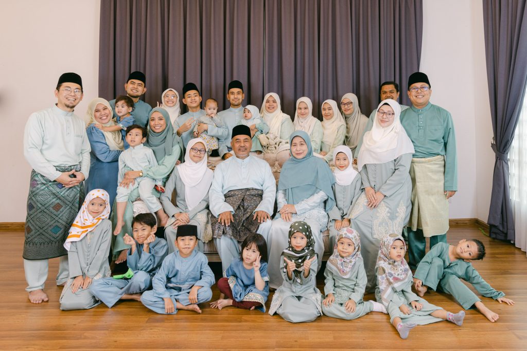 iwninae's tweet photo. For example, for first year, they could go back to husband side first, then next year gonna be wife side and continued for the next years. They should settle down the issues without argument. https://t.co/ysdyFpDCAT
