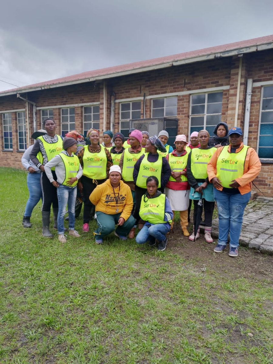 The SEF program gave jobs to over 1,200 previously unemployed people, helping them gain work experience and learn important skills. Between September 2022 and March 2023, 1291 trainees worked on the project. Read more about this initiative here. serdev.co.za/how-serdevs-so…