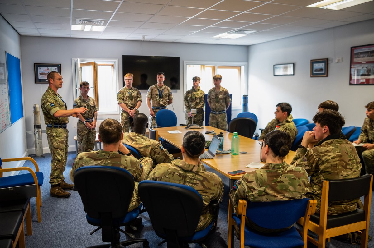 Yesterday 1 Regt AAC conducted their Air Safety Day to internally promote and deliver aviation safety. This provided opportunities for each Sqn to communicate and educate all individuals involved within aviation activity.

@ArmyAirCorps

#AviationRecce #IAmCombatAviation