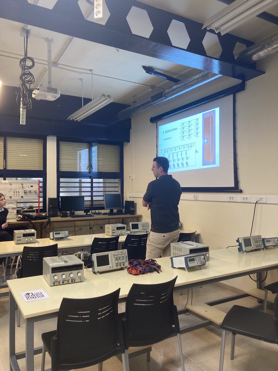 PearlUgr's tweet image. Today our group members conducted a workshop about flexible electronics within the Engineering Fair 2023. The students experienced at first hand the possibilities of printable electronics. What a great experience! #UGR #EngineeringFair #PEARL
@CanalUGR