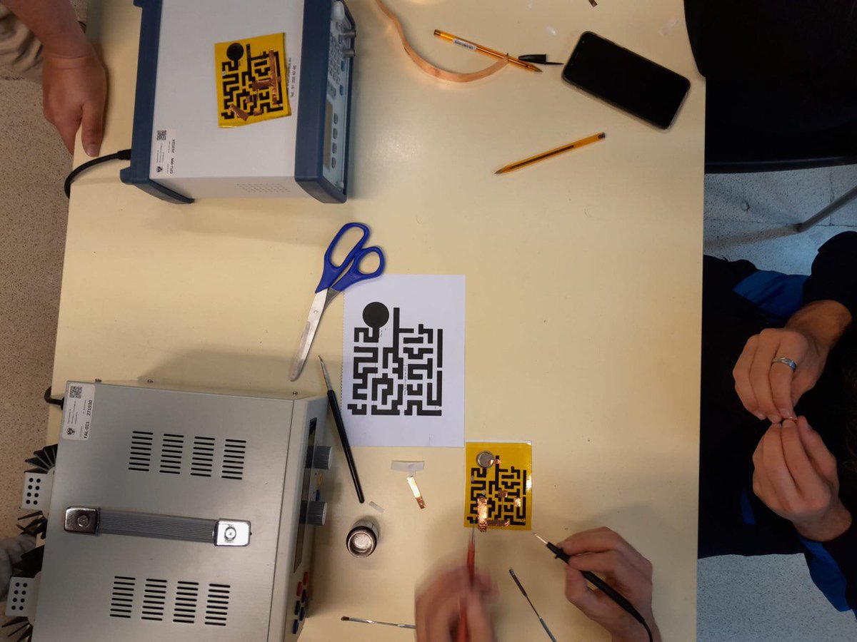 PearlUgr's tweet image. Today our group members conducted a workshop about flexible electronics within the Engineering Fair 2023. The students experienced at first hand the possibilities of printable electronics. What a great experience! #UGR #EngineeringFair #PEARL
@CanalUGR