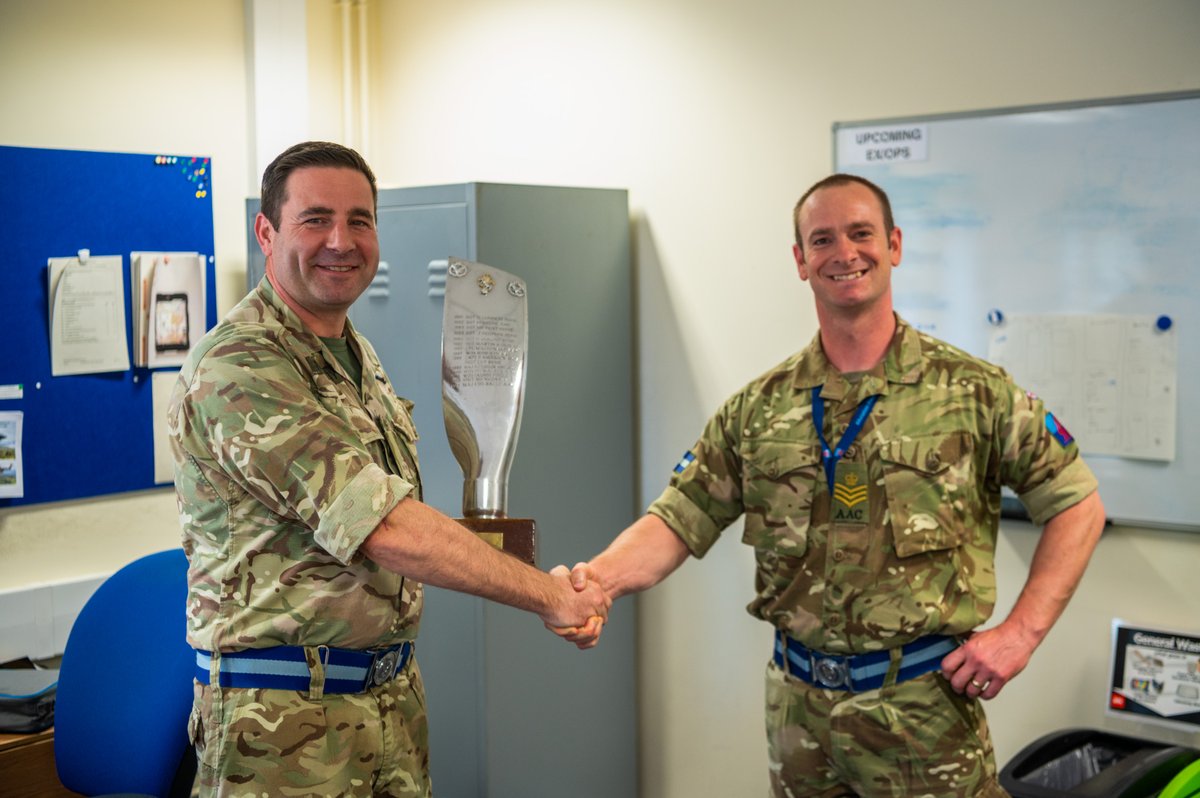 A huge congratulations to WO2 Grant Macrory. In recognition for his professionalism, diligence and attention to detail that has contributed significantly to air safety, he has been awarded with the regimental flight safety trophy.

@ArmyAirCorps

#AviationRecce #IAmCombatAviation