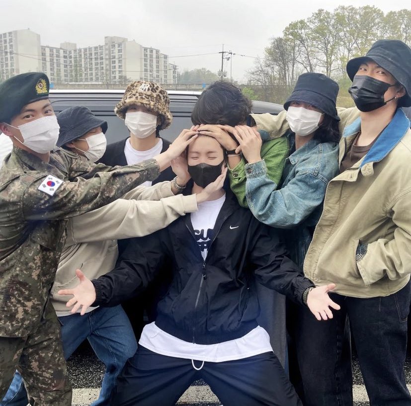 jin pics 🧑🏻‍🚀 tweet media