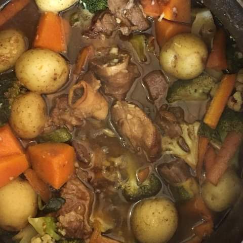 Michell36909973's tweet photo. @expertstores_sa @PhilipsHomeSA Our scrumptious Oxtail potjie on a bed of samp, toss salad and roll. https://t.co/D3k7QJABxA