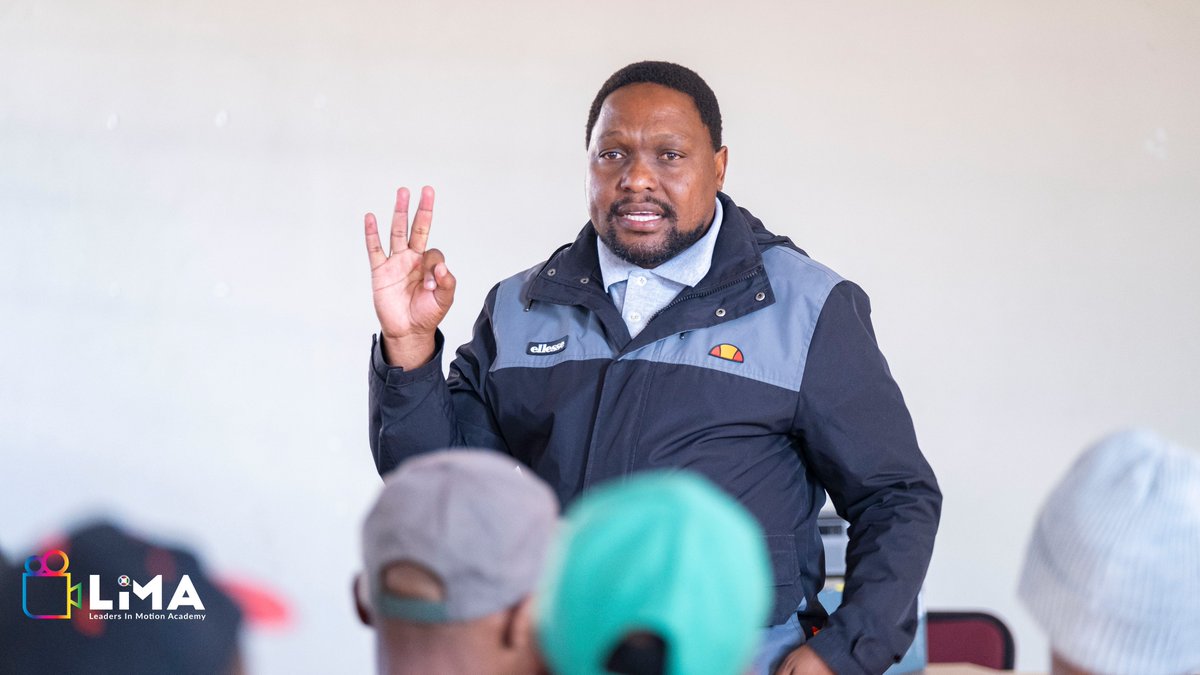Lim_Academy's tweet photo. We are all the way in Bokokamoso Skills and Economic Development Centre in the Vaal to build our Future Leaders.

Tshepo Mamatu and @vuyani_bila held it down as they prepped our students with a knowledge-filled bucket. It starts here. 

#LIMAcademy #NormaliseAccess #digitalaccess https://t.co/QsvXDXlPmW