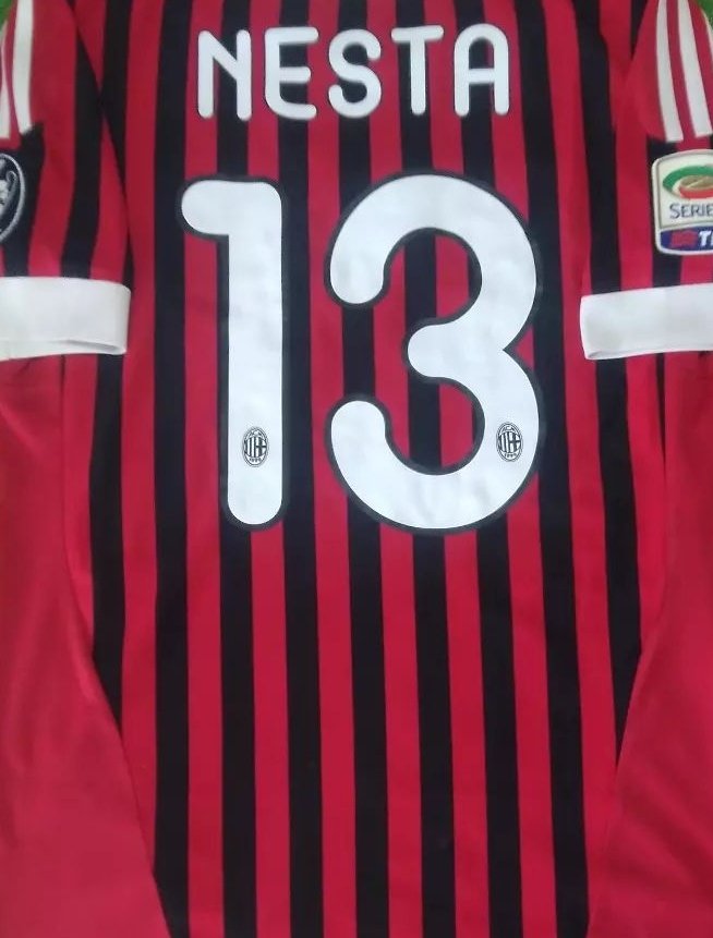 officialkoil's tweet photo. Mau selfie pake rilisan jersey baru Koil, tapi baru inget kalau today is a milan day 🟥⬛ yuhuuuu! https://t.co/apT35SZuA4