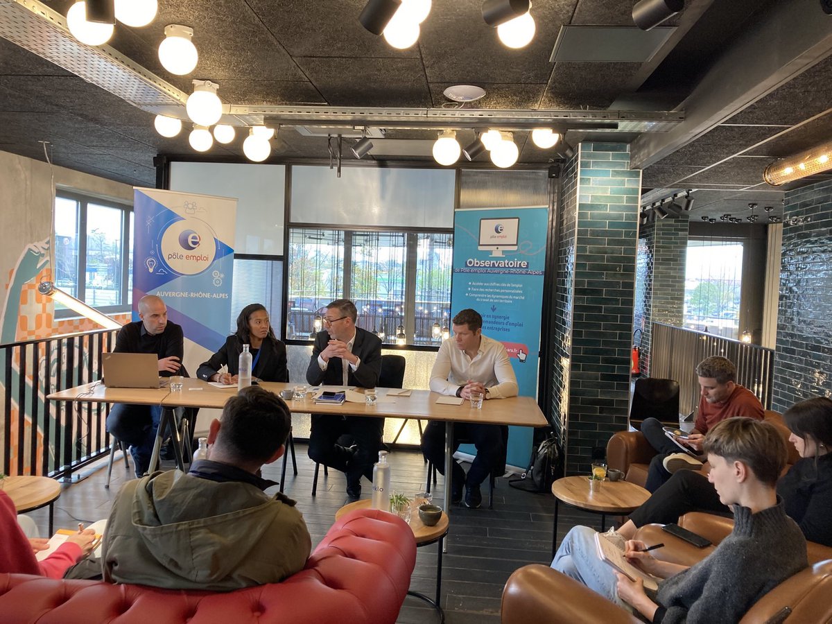 TOUBEAUfred's tweet photo. 🗞️ Présentation ce jour des résultats de l’enquête #BMO2023 #Auvergne-Rhône-Alpes en conférence de #presse
Merci Agnès Razanaka @Eklohotels pour son accueil et son témoignage ainsi qu’à David Clerc @AzaeSAP : 2 #entreprises qui ont choisi de recruter différemment #AvecPoleEmploi https://t.co/LIOlaWwwBS