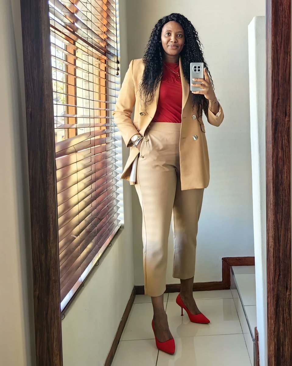 ChaukeDumisani1's tweet photo. I'm this season I AM WALKING TALL AND STANDING TALL IN EVERY ROOM I WALK INTO as if God himself sent me there.
#ThisIsMyStory π¦
#MyStepsAreOrdered π£ https://t.co/kBJP2JYnll