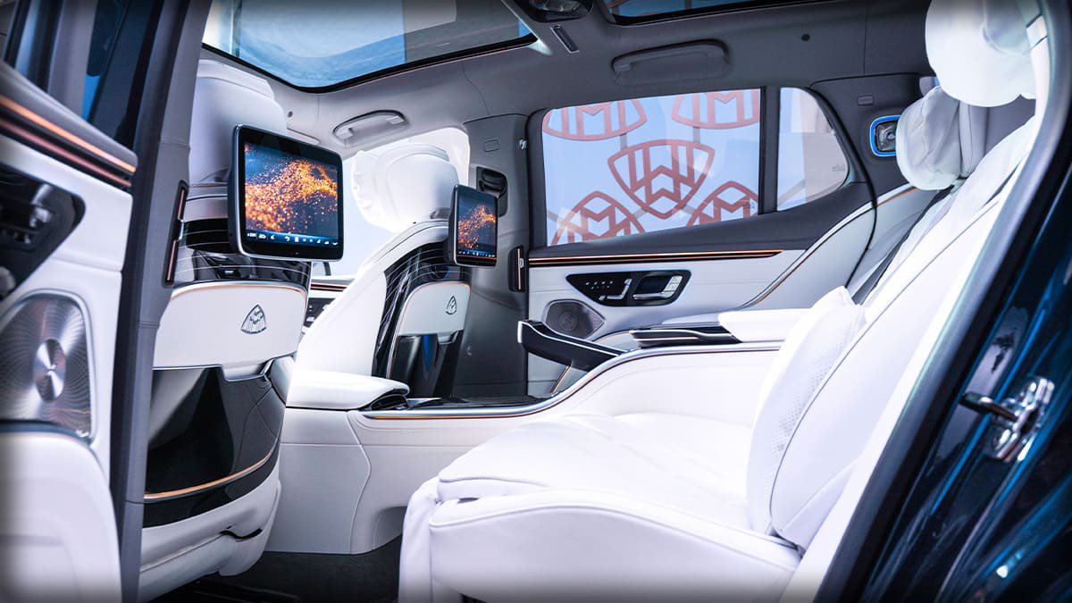 askabtauto's tweet photo. The first-ever electric #MercedesMaybach. Here are some of the highlights:
• Maybach brand-typical two-tone paintwork with a pinstripe
• MBUX Hyperscreen
• Two 11.6-inch displays on the backrests of the front seats https://t.co/oF1R65epQu