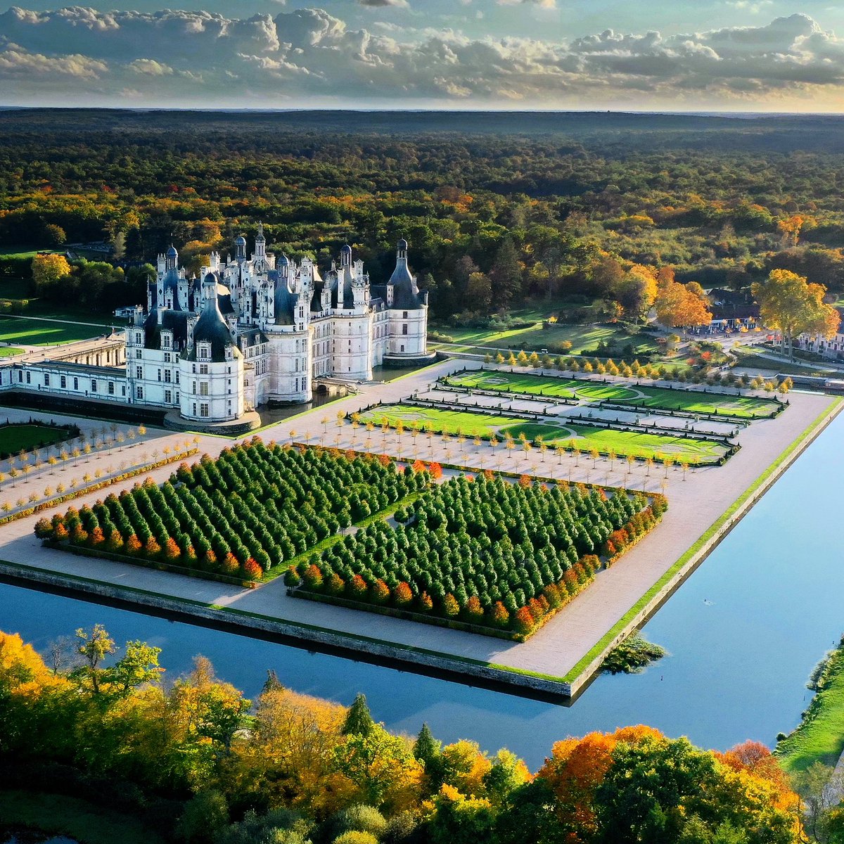 domainechambord's tweet image. C’est la Journée internationale des monuments et des sites ! 
Partageons nos plus belles photographies.

It&apos;s the International Day for Monuments and Sites! 

#ICOMOS
#WorldHeritageDay2023 #WorldHeritage 
#IcomosIDMS2023