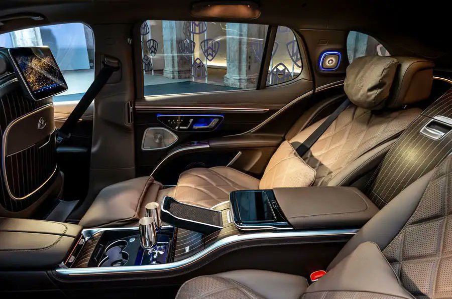 askabtauto's tweet photo. • MBUX Interior Assist uses cameras to detect gestures of the passengers
• Exclusive Nappa leather with wood interior
Standard rear axle steering
658hp, 950Nm
• 600km range https://t.co/tTDb8lEqFX
