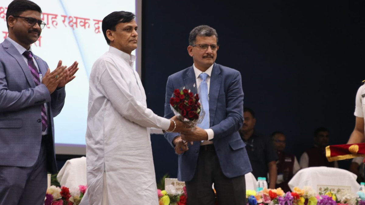 National Fire Service College, Nagpur (@nfsc_mha) on Twitter photo #NFSC में आयोजित शौर्य पदक अलंकरण समारोह में अग्निशमन सेवाओं, नागरिक सुरक्षा व गृह रक्षक कर्मियों व उनके परिवारजन को पुरस्कृत करते मा.मुख्य अतिथि केंद्रीय गृह राज्य मंत्री श्री नित्यानंद राय। समारोह का आयोजन DG- FS,CD&HG श्री ताज हसन, IPS की देख रेख में किया गया
<a href="/nityanandraibjp/">Nityanand Rai</a> #NFSC में आयोजित शौर्य पदक अलंकरण समारोह में अग्निशमन सेवाओं, नागरिक सुरक्षा व गृह रक्षक कर्मियों व उनके परिवारजन को पुरस्कृत करते मा.मुख्य अतिथि केंद्रीय गृह राज्य मंत्री श्री नित्यानंद राय। समारोह का आयोजन DG- FS,CD&HG श्री ताज हसन, IPS की देख रेख में किया गया
<a href="/nityanandraibjp/">Nityanand Rai</a>
