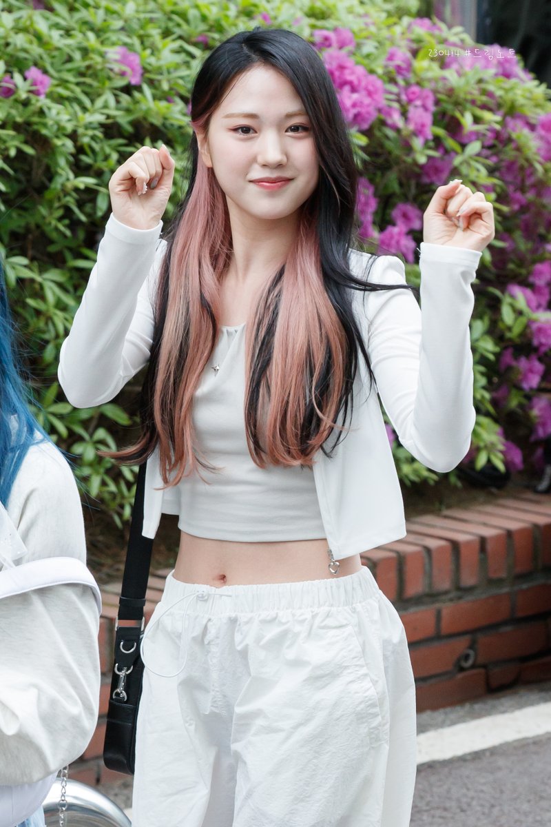 hashtag_DN's tweet photo. 230414 뮤직뱅크 출근길
@iMe_Dreamnote
#드림노트 #DreamNote #수민 #SUMIN https://t.co/a5qHA2ySWs