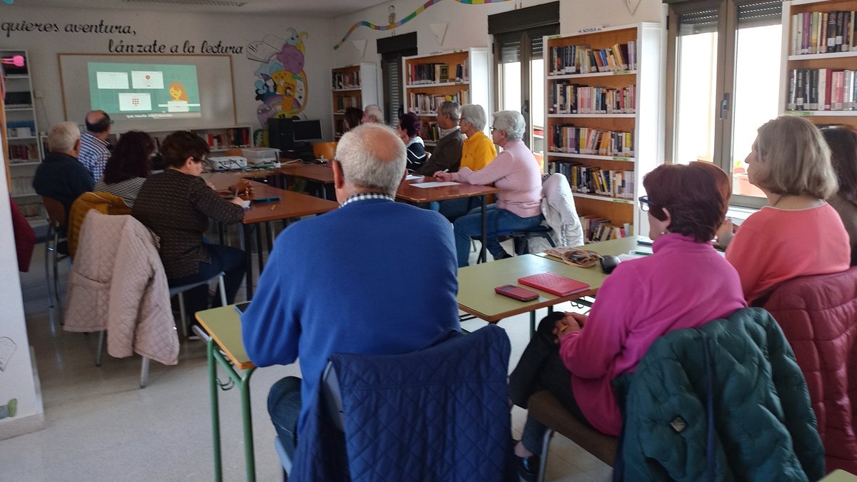 cibervoluntario's tweet photo. 🔔Nuevo taller de #Expertclick con @CogecesdelMonte, #Valladolid   

Un programa de @cibervoluntario y @Aebanca con el apoyo de @MSocialGob para que la #PersonasMayores aprendan a sacar el máximo partido a la #Tecnología📲🧓🏻

Solicita formación gratuita👉🏻https://t.co/VbRVbINnF3 https://t.co/FISbEOMPAi