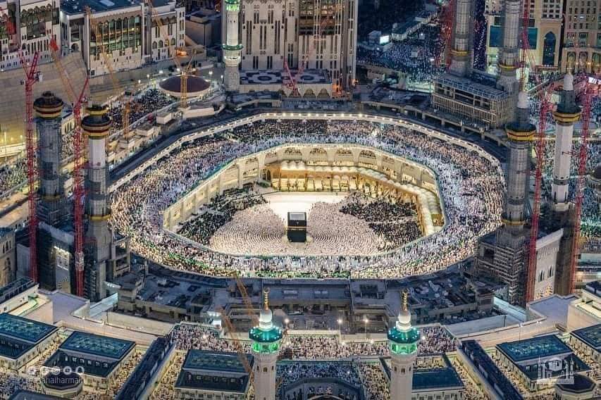 jenta98's tweet photo. مشهد لن تراه حتي في موسم الحج ،،، ليله ٢٧ رمضان الحرم المكي ♥️

#ليله_القدر_خير_من_الف_شهر https://t.co/GwwC60QscV