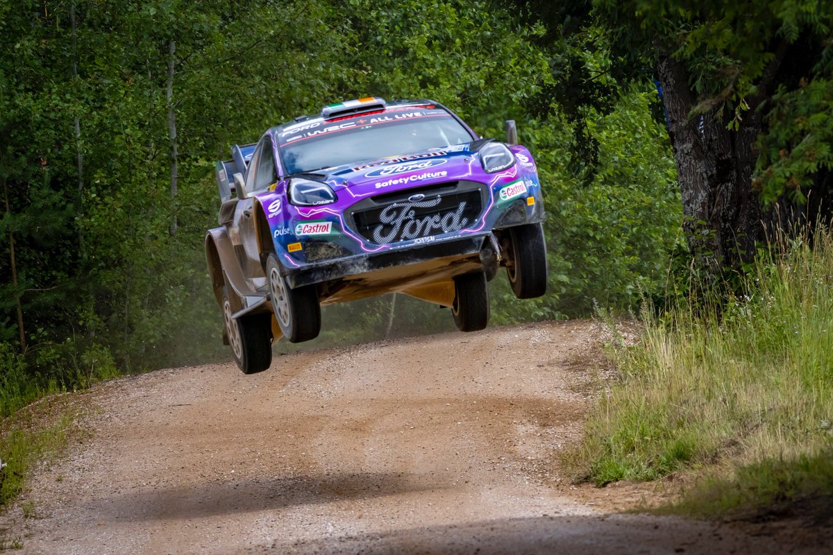 Darren88Buckley's tweet photo. 1 last stage Fly high @Craig_Breen A legend,An Idol,A hero gone but never forgotten🙌🏻flat to the square right forever❤️You took us on a journey well never forget,thank you for all the memories🙌🏻your legacy will live on forever #CraigBreen #WRC #RIPCraigBreen https://t.co/htMUGjXdo7