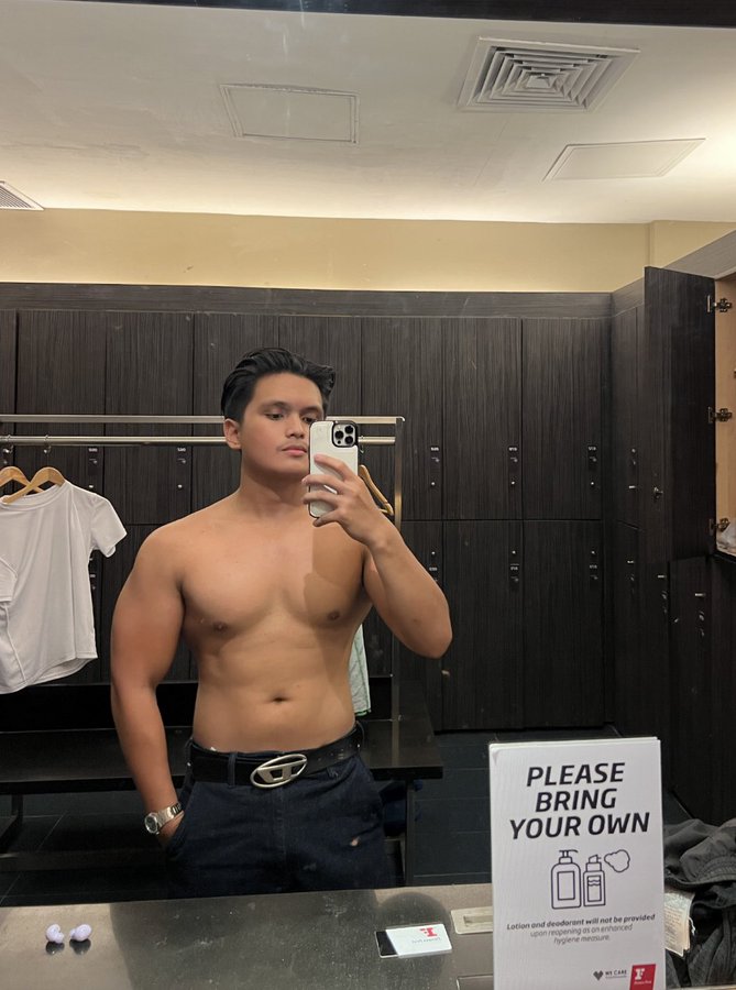 Ft_P4A-aIAAWhua?format=jpg&name=900x900