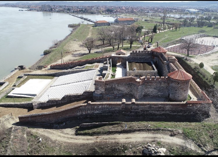 Kanuni Sultan Süleyman'ın emriyle Osmanlı Türkleri tarafından yaptırılan Sırbistan'daki yedi Tuna Nehri kalesinin sonuncusu olan Fetislam kalesinin muhteşem güzelliğini keşfedin.
Bin bir adımlık kaleyi deneyimleyin.
📷 Kladovo Belediyesi

#experienceSerbia
