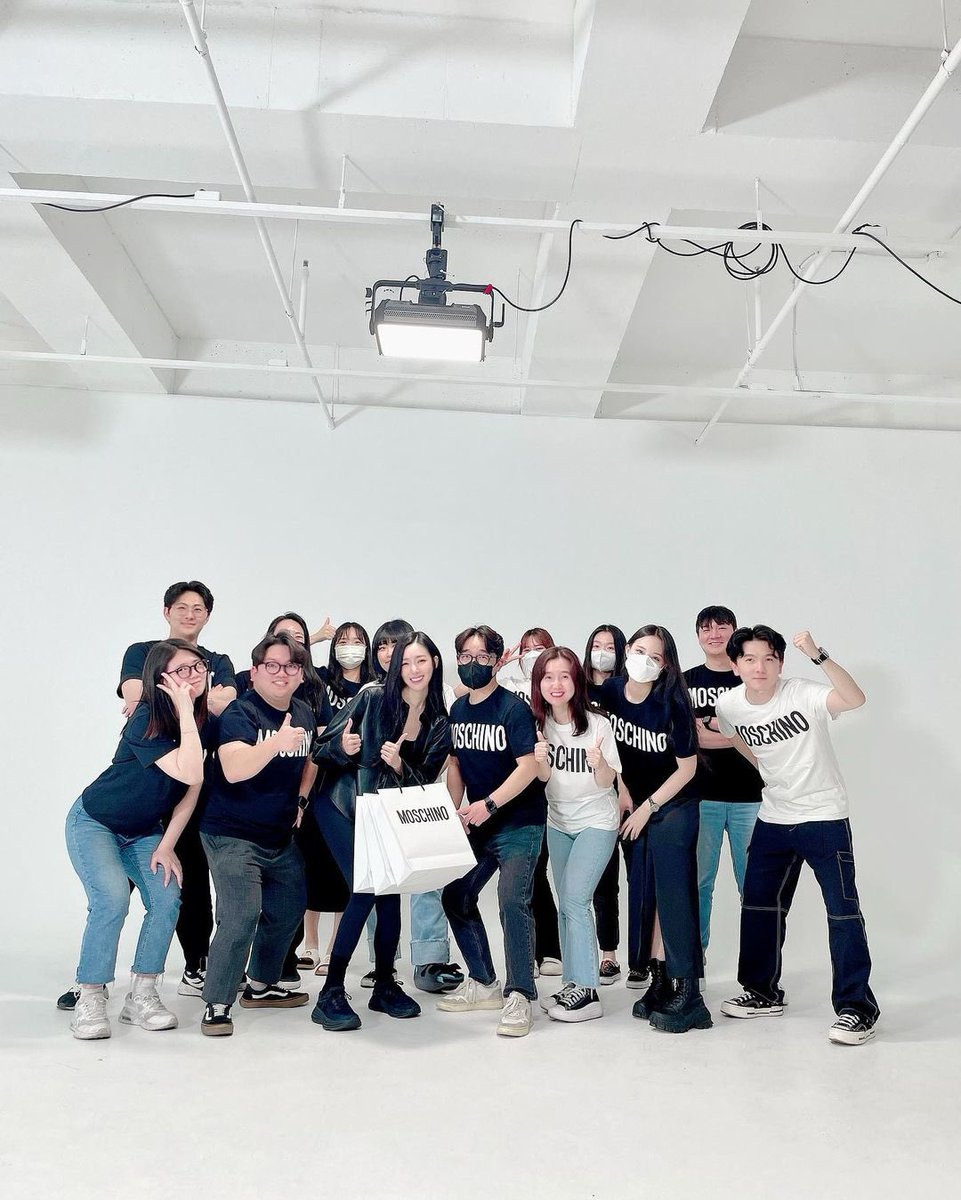 SNSD_0805's tweet photo. 써브라임 직원분 인스타 티파니
https://t.co/2H79PB427f https://t.co/UhZHVg9jwJ