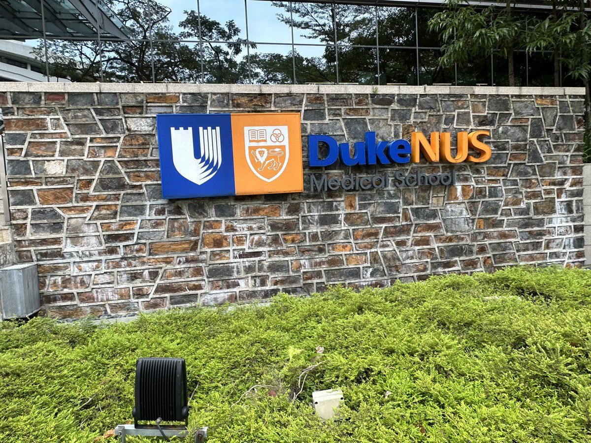 MPDoctorSi's tweet image. Had the opportunity to visit @dukenus today in Singapore! Such a cool experience seeing how they use innovative technology to augment medical education! 

@DukeMedSchool 
#MedEd