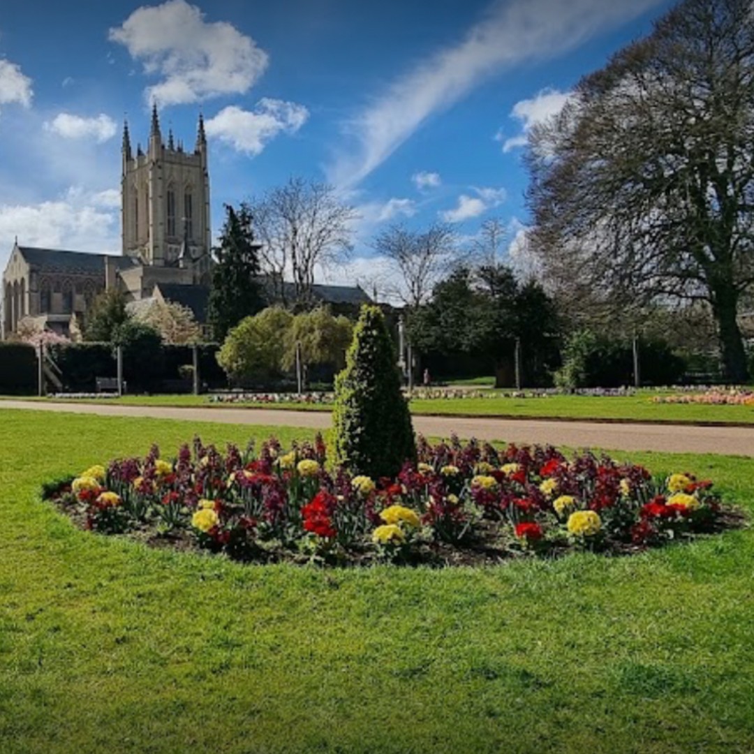 Groundscafe_'s tweet photo. As spring approaches, we strive to create and maintain beautiful outdoor spaces that can bring us joy. 🌷🌺🌳

We look forward to the return of this outdoor paradise as we anxiously await for our gardens to look like this again. https://t.co/oz1RczpHUZ