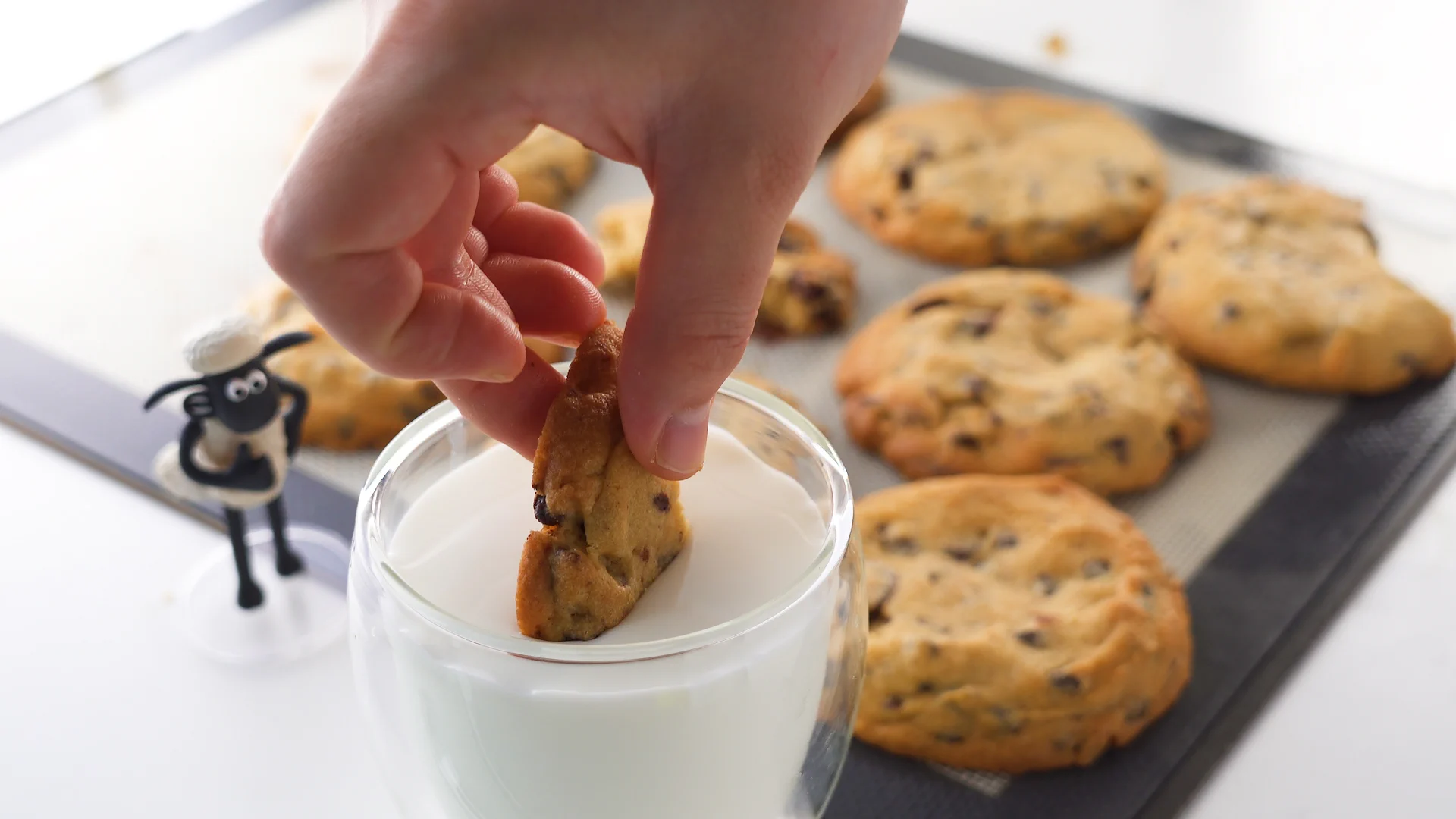 最高に美味しいアメリカンチョコチャンククッキー。お休みの日に作って最高なおやつタイムを！