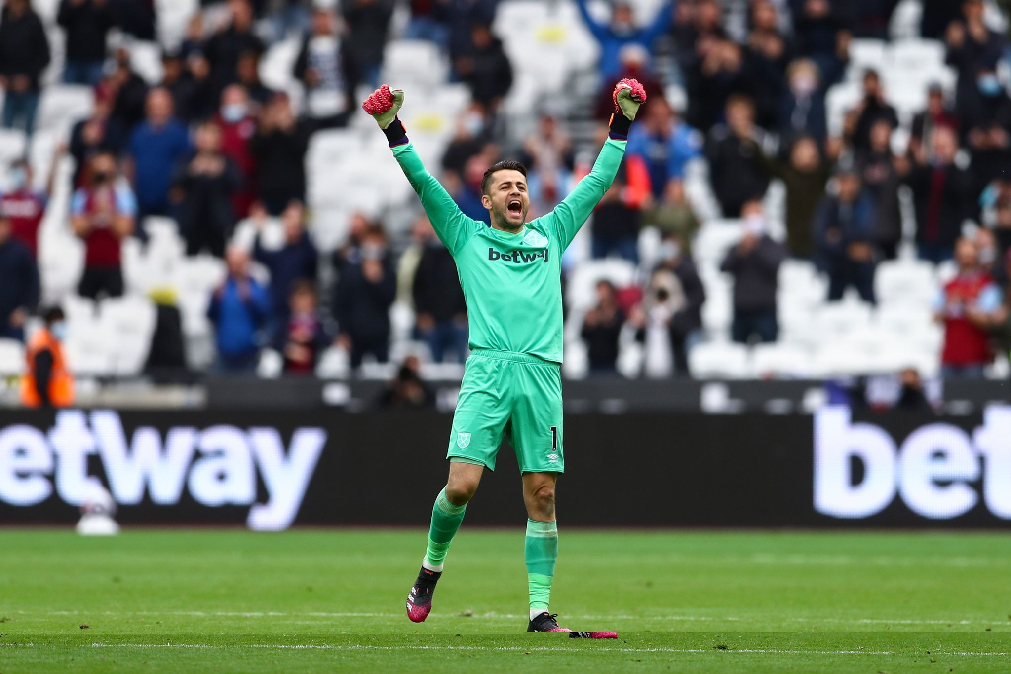 Happy 38th Birthday to West Ham United\s No.1, Lukasz Fabianski!     