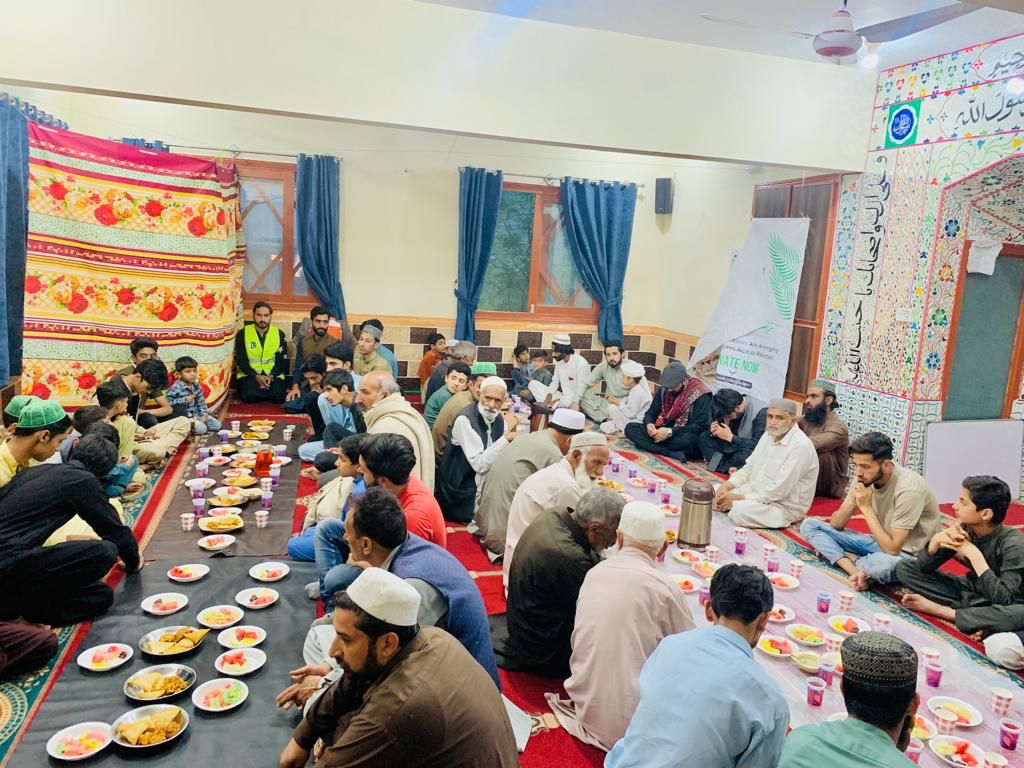 MSfoundationPK's tweet photo. Let's fill this blessed month with an abundance of happiness and Smiles !

Our MSF Team Chathian, Jhelum Valley, Azad Kashmir arranged an Iftar Dastarkhuwan.

This Activity is led by Sania Gul, Lead Chattian along with Volunteers.

اس ماہِ نور، مسکراہٹیں بھرپور ! https://t.co/Bs1RxcEia4