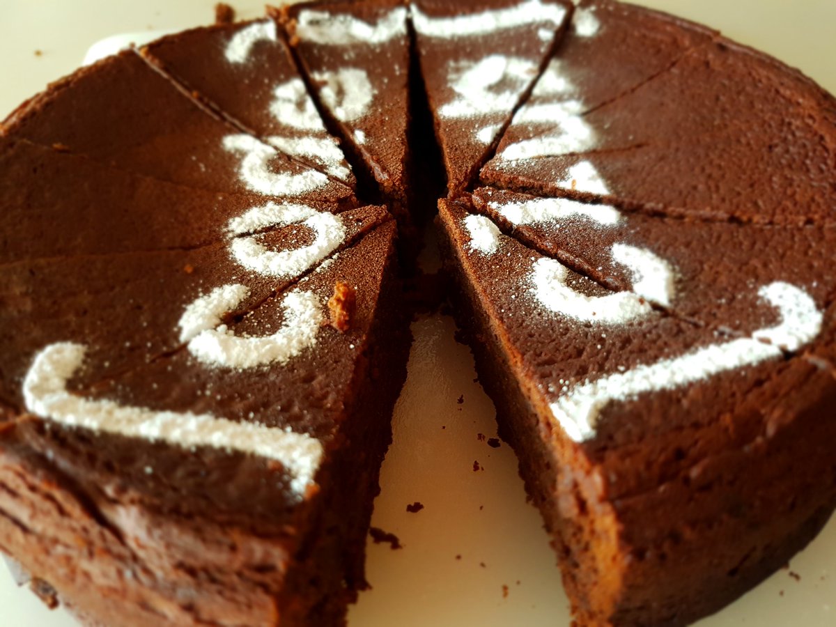 CodeClubLux's tweet image. Nous fêtons nos 10 ans aujourd'hui :)
Si vous aimez le code ou le gâteau, alors venez fêter cela avec nous cet après-midi ! 💚
Nous serons en salle 8 au Forum, 40 Bd Pierre Dupong, 1430 Luxembourg de 14h à 18h.
Tous les enfants, parents et bénévoles sont les bienvenus !