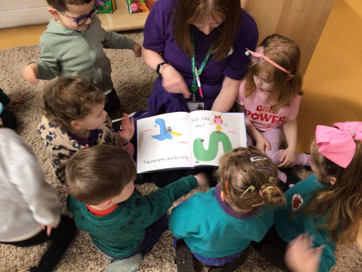 BoghallNursery's tweet image. Busy day so far, buying in the shopping, reading, painting and learning our colours #NurseryFun #BoghallPrimary