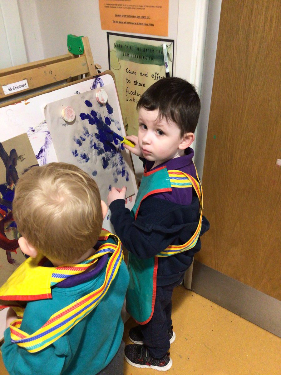 BoghallNursery's tweet image. Busy day so far, buying in the shopping, reading, painting and learning our colours #NurseryFun #BoghallPrimary