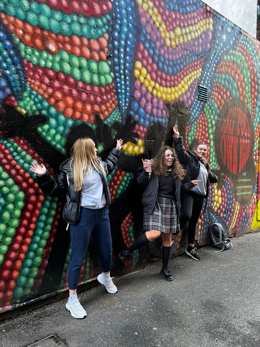 hfcsrathcoole's tweet photo. (2/3)Last month, our 6th Year Art students took a trip to the Hugh Lane gallery, and had graffiti tour of Dublin! It was a great experience for our 6th years, and they thoroughly enjoyed it 🤩

@TheHughLane
#hfcsrathcoole #art #artstudents #leavingcert https://t.co/t02EcCnsWs
