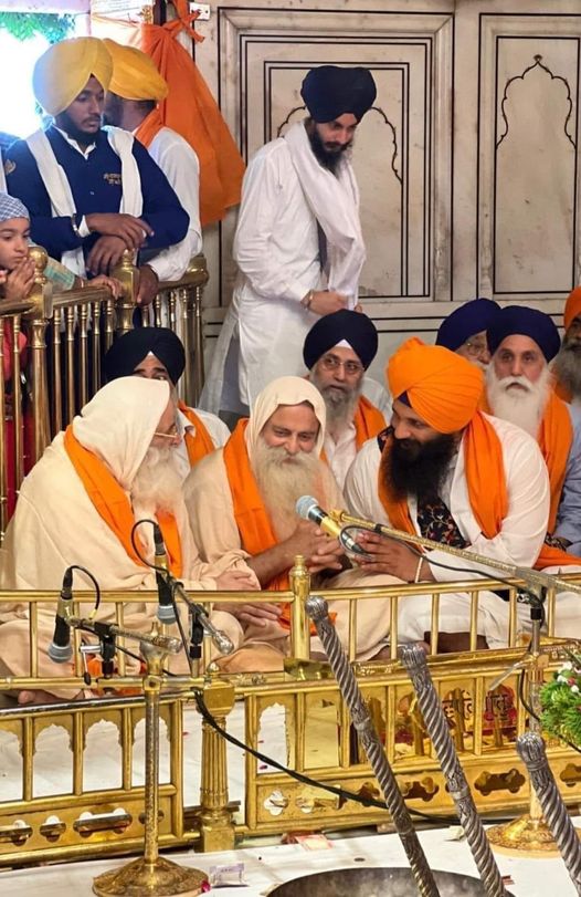 guri3611's tweet photo. @JIX5A @AmitShah ਗੁਰੂ ਘਰ ਆਉਣ ਦਾ ਇੱਕ ਤਰੀਕਾ ਅਤੇ ਸਲੀਕਾ ਹੁੰਦਾ ��
ਇਥੇ ਭੇਦਭਾਵ ਨਹੀਂ ,
Guru ghar aayun da ik tarika aur salika hota hi.. yaha pr kisi ke sath koi bhed bhav ni hota... pehle unke pas se tambaku pakda gya tha is liye roka gya.. https://t.co/2Um9fOi1Fm
