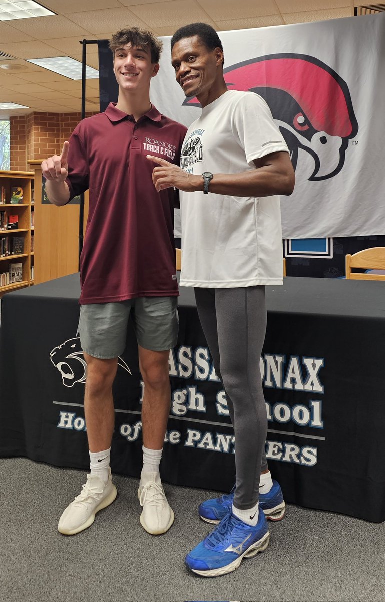 christybolich's tweet image. Couldn't be more excited for this kid! Thank you to everyone who came out to support and show love to Elijah as he takes this next step toward a wonderful adventure!! #letsgonoke !!! Roanoke College here we come!!!
#itsgotime #elijahchristian #BolichsHavingABallThisYear