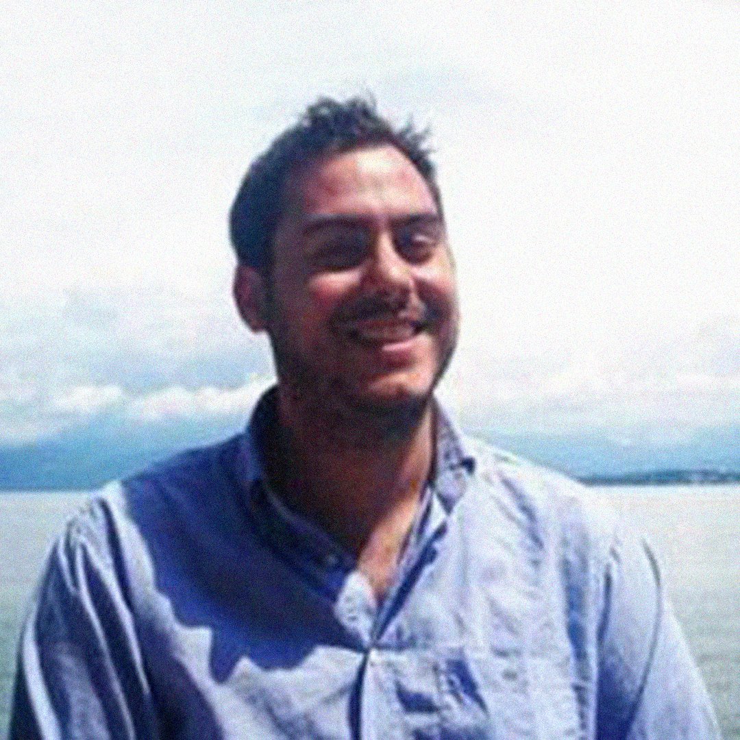 RVecchioni's tweet image. "Dopo tanto, tanto dolore, il nostro meraviglioso Arrigo è finalmente in pace.
La famiglia chiede silenzio".