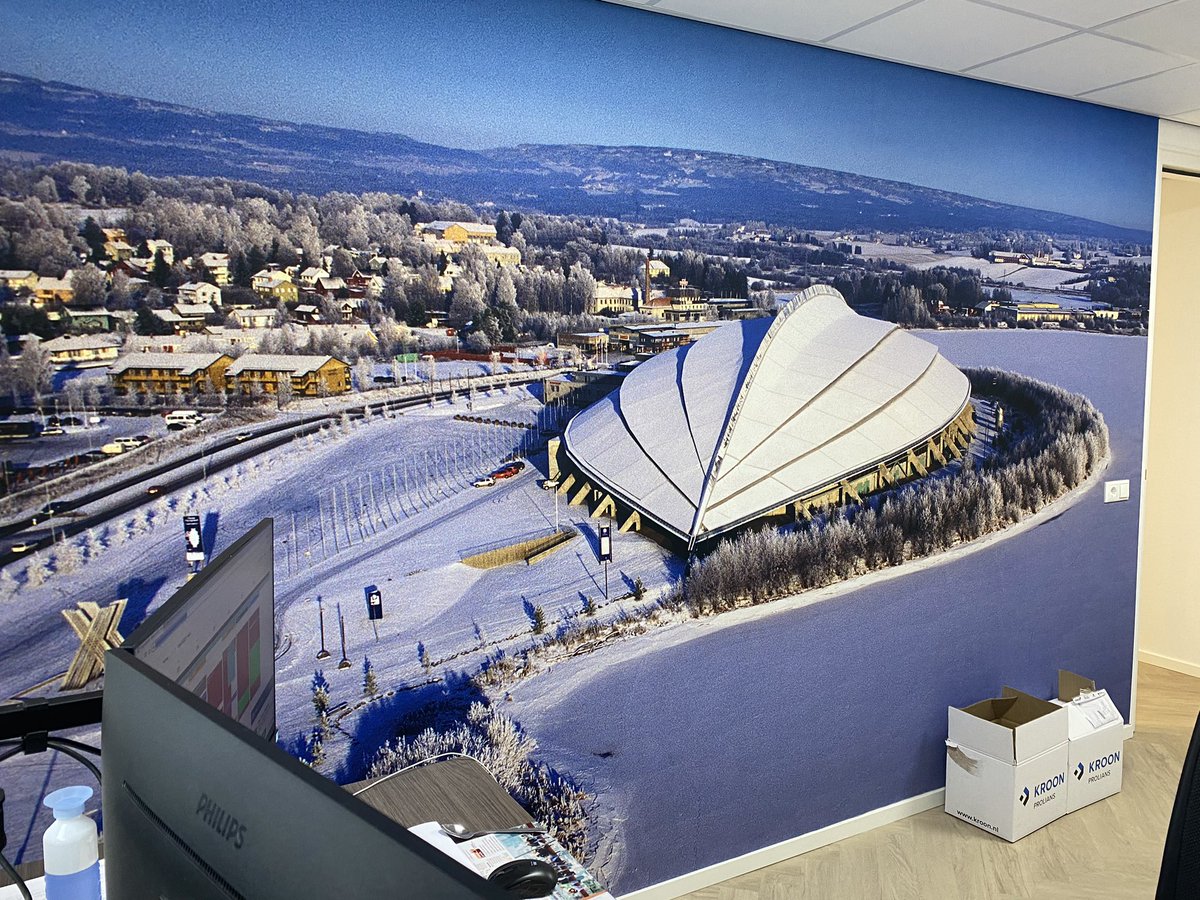 Twee maanden geleden stelde ik via o.a. Twitter de vraag wie mij kon helpen aan een specifieke foto van het Vikingskipet in Hamer voor fotobehang in mijn kantoor. Dit is het geworden! 🤩 #blijmee #sweetmemories