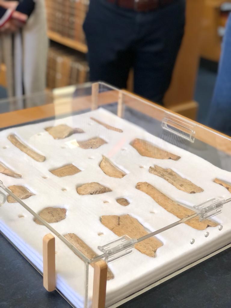 CamDigHum's tweet photo. It turns out researchers discovered many other, previously unnoticed carvings on the base of the oracle bones, through the digital recreation methods!

3D printing means you can handle these ancient artifacts in their recreated form!

#GLAM #OracleBone #CulturalHeritage https://t.co/BR5fBt48gL