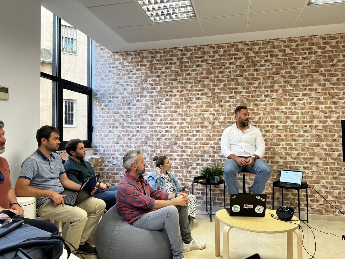 proxyaTI's tweet photo. 💡Reunión de estrategias 📈
Ayer tuvimos reunión de seguimiento de estrategias 2023 y además, aportamos nuevas ideas con el objetivo de seguir mejorando cada día.
Nos encantan los nuevos retos y este año, está siendo emocionante 🙌🏻
¡Seguimos! 🚀
#equipoproxya #personasproxya https://t.co/amOkWBu4ys
