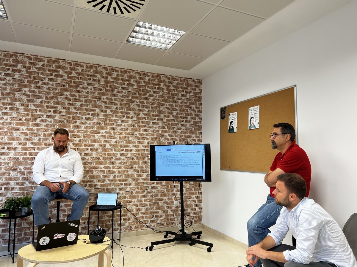 proxyaTI's tweet photo. 💡Reunión de estrategias 📈
Ayer tuvimos reunión de seguimiento de estrategias 2023 y además, aportamos nuevas ideas con el objetivo de seguir mejorando cada día.
Nos encantan los nuevos retos y este año, está siendo emocionante 🙌🏻
¡Seguimos! 🚀
#equipoproxya #personasproxya https://t.co/amOkWBu4ys
