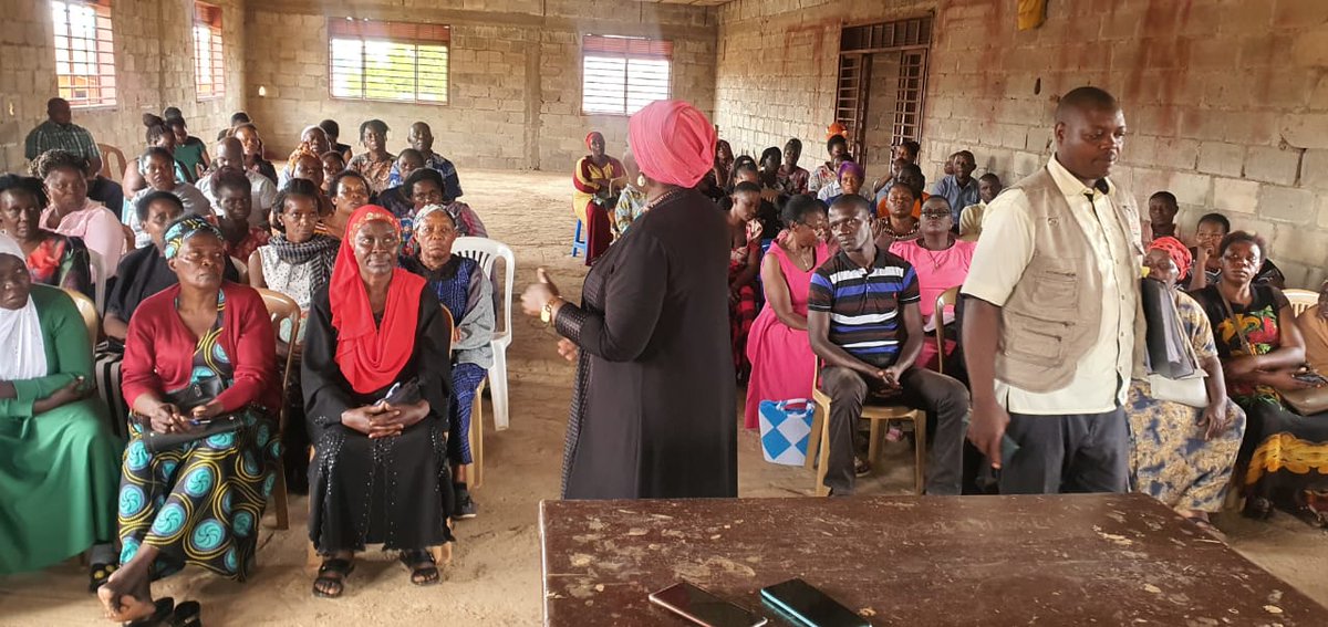 KampalaPdm's tweet photo. KAWEMPE DIVISION;  KYEBANDO PARISH 

Enterprise Group Leaders Interface With PDM Kampala Focal Person  To Access The PRF. During This Interactions She Tasked These Leaders To Know Their Group Members House Hold &amp; Their Places Of Work. @KCCAUG @KCCAED @kyofakabuye2 https://t.co/OaGDzcBJ8p