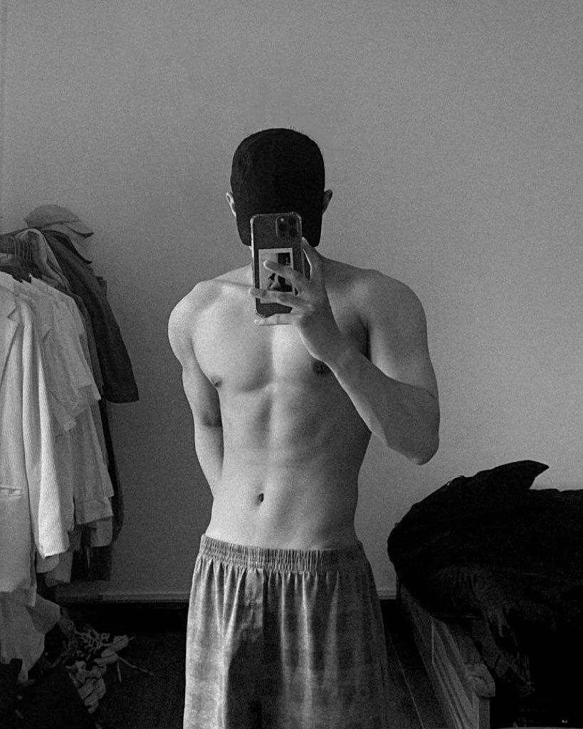 오늘 참 이상한 날이네
꼭 마법에 걸린 것처럼 
#게이 #게친소 #ㄱㅊㅅ