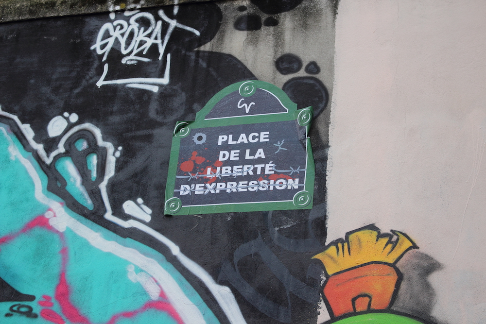 ActuaLitte's tweet photo. Suspecté de terrorisme, un éditeur français a été arrêté à Londres https://t.co/klPRGCT6Wq
@Ed_Lafabrique
#VersoBooks #Edition #Retraite #Angleterre #France #Repression #Mobilisation https://t.co/vTEMvCI31Q