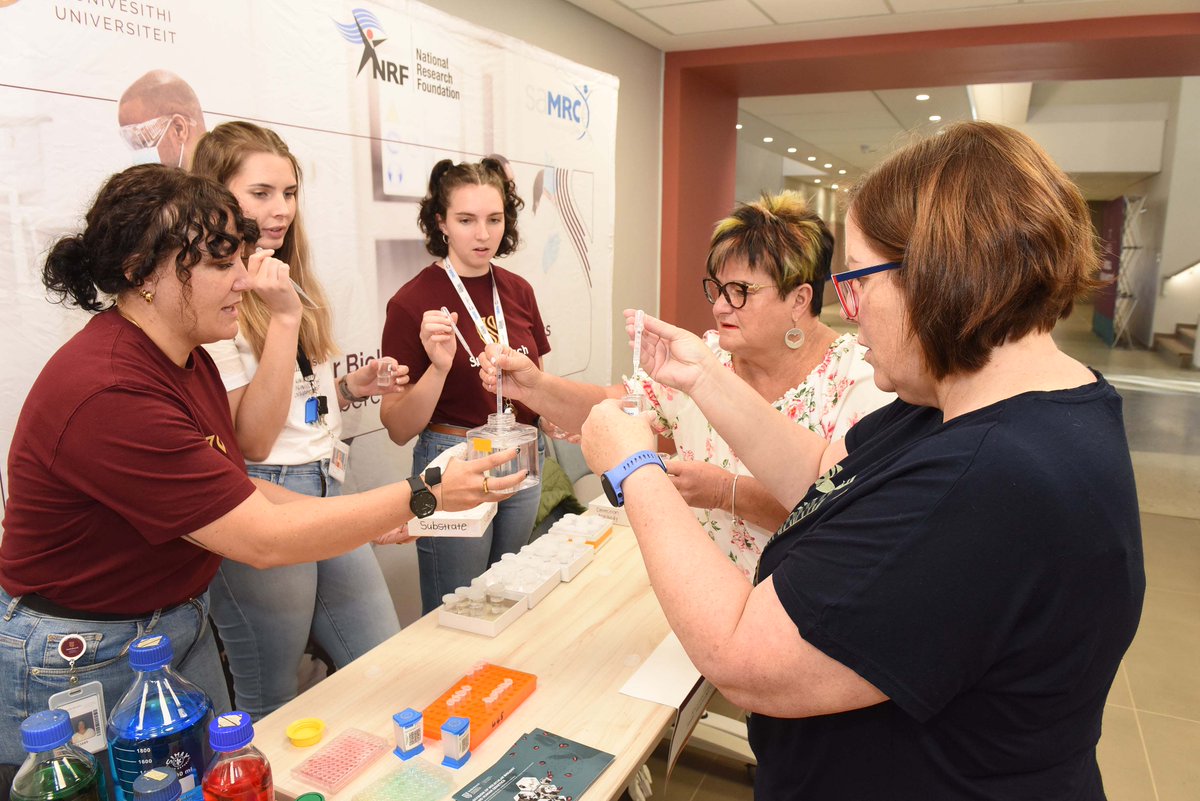 SUhealthsci's tweet photo. [PHOTOS] We were thrilled to welcome in the region of 700 visitors to the Biomedical Research Institute's (#BMRI) Public Open Day on 15 April. It was such a treat to meet everyone and engage with you on the topic of biomedical science!

More pics here: https://t.co/wc2kiUrVh3 https://t.co/dQhwdozkJG