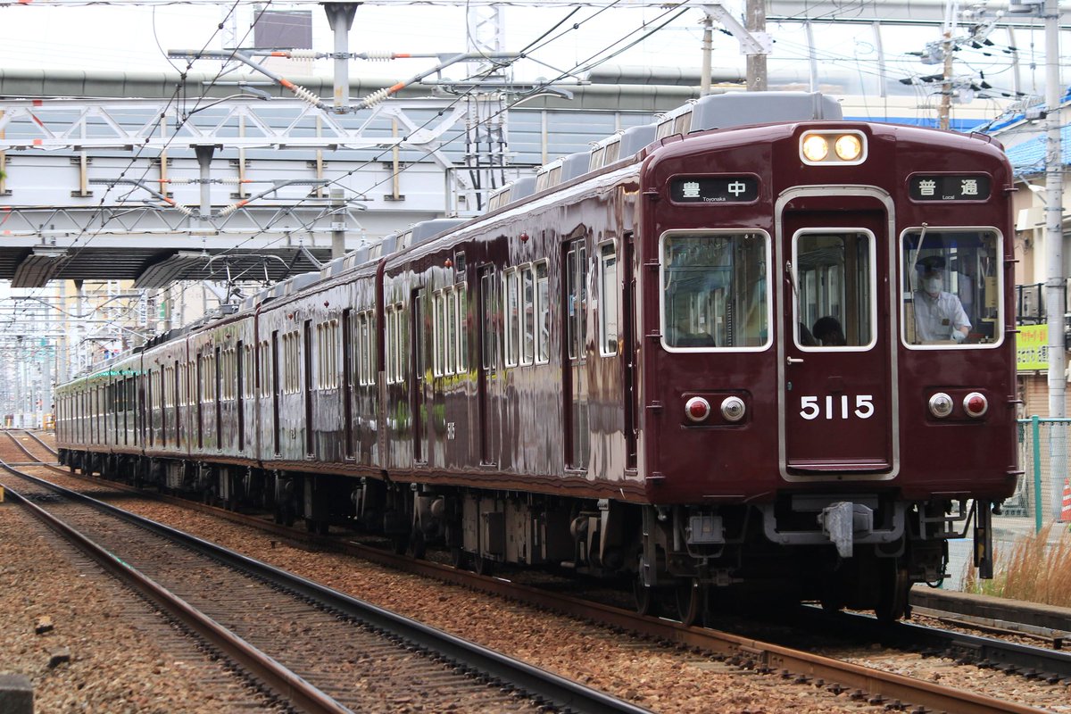 niconico23300's tweet photo. 今日は、5100Fが廃車回送されたようですね。
長年良く頑張りました。
今年最初の走行が、廃車回送ってのが寂しいです(((^_^;)
#阪急電鉄 #阪急電車 #5100系 #5100F #電車 #鉄道 https://t.co/Gy5nluMyFO